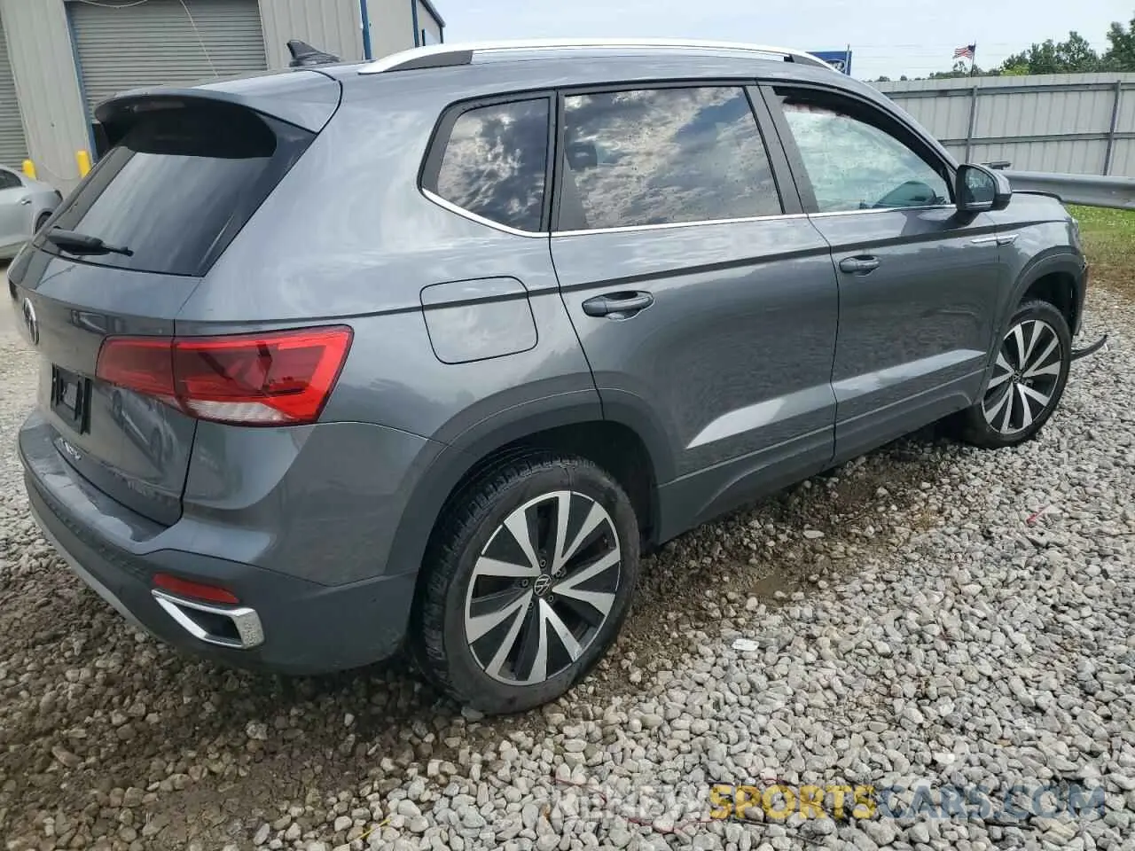 3 Photograph of a damaged car 3VVSX7B2XRM008467 VOLKSWAGEN TAOS SE 2024