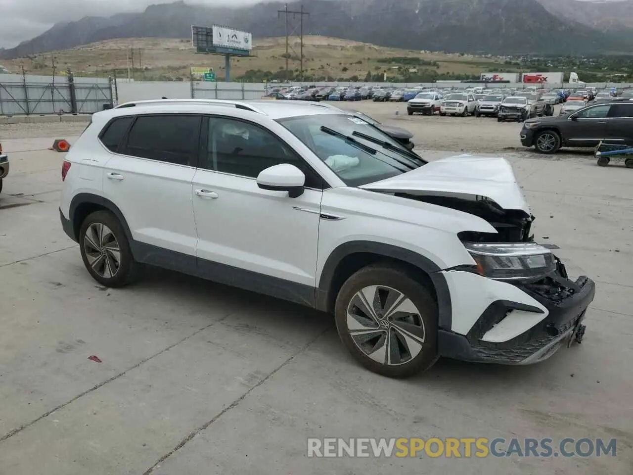 4 Photograph of a damaged car 3VVUX7B23RM094813 VOLKSWAGEN TAOS SE 2024