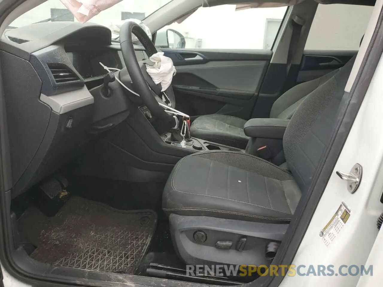 7 Photograph of a damaged car 3VVUX7B23RM094813 VOLKSWAGEN TAOS SE 2024