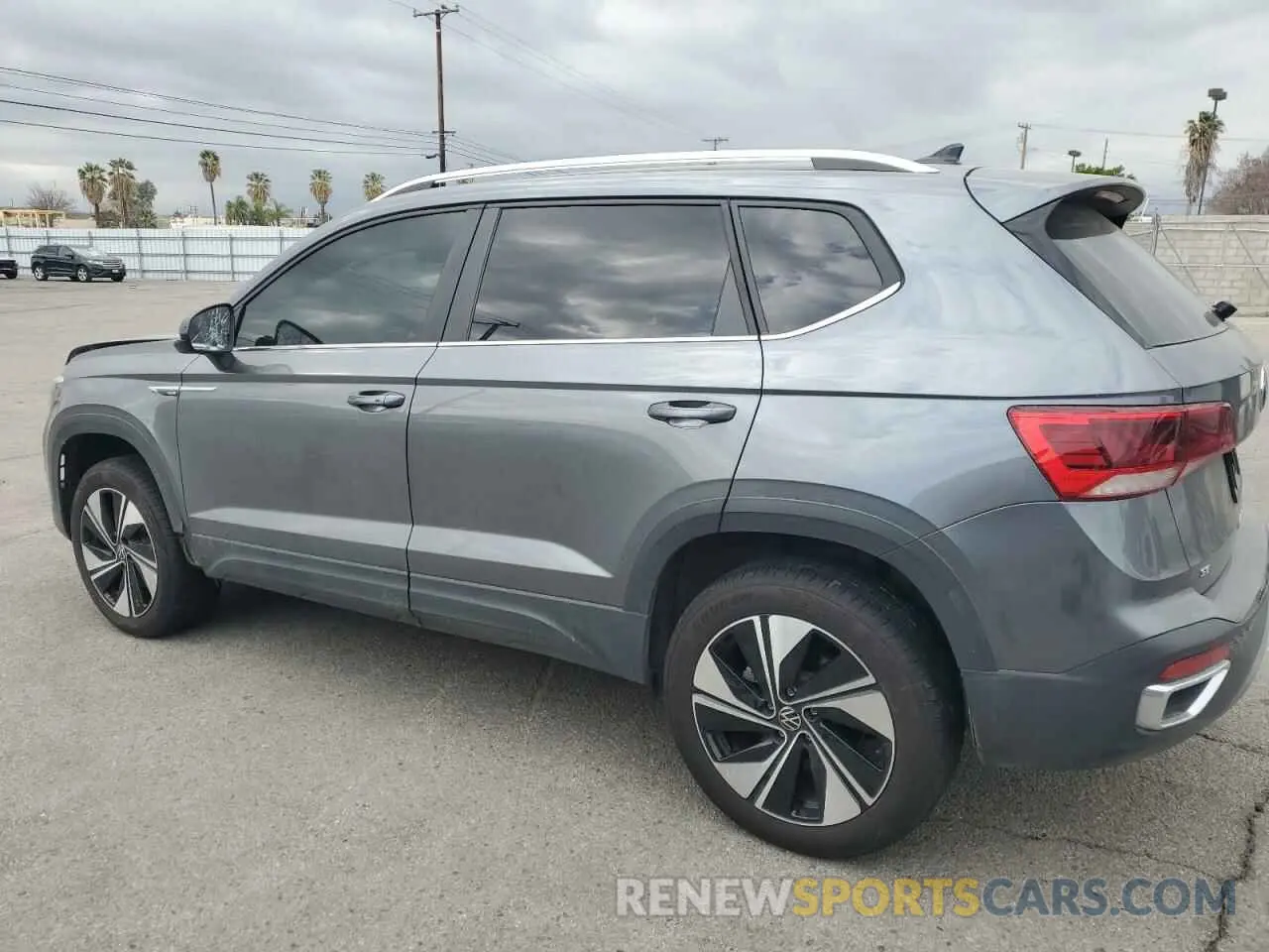 2 Photograph of a damaged car 3VVUX7B25RM049677 VOLKSWAGEN TAOS SE 2024