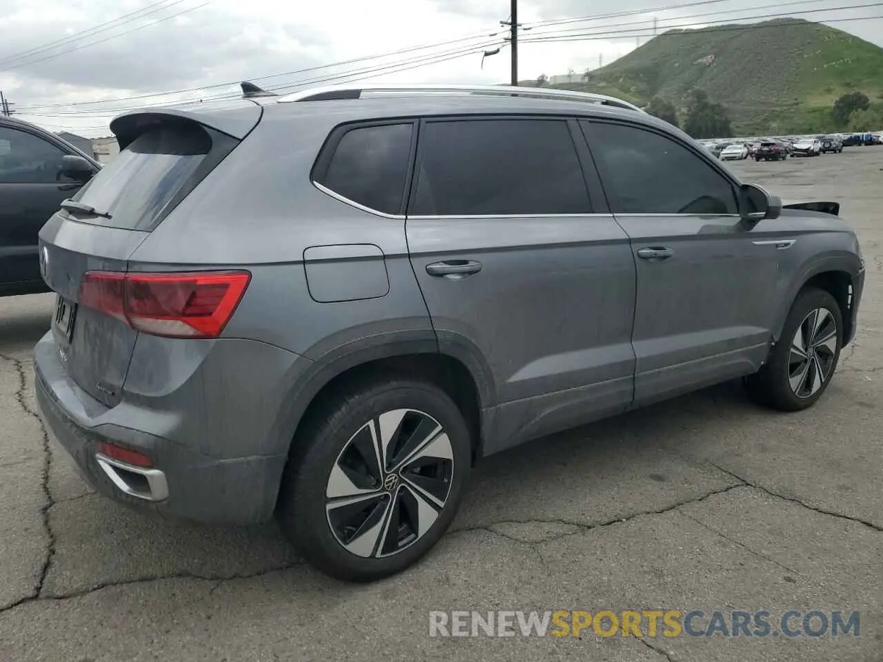 3 Photograph of a damaged car 3VVUX7B25RM049677 VOLKSWAGEN TAOS SE 2024