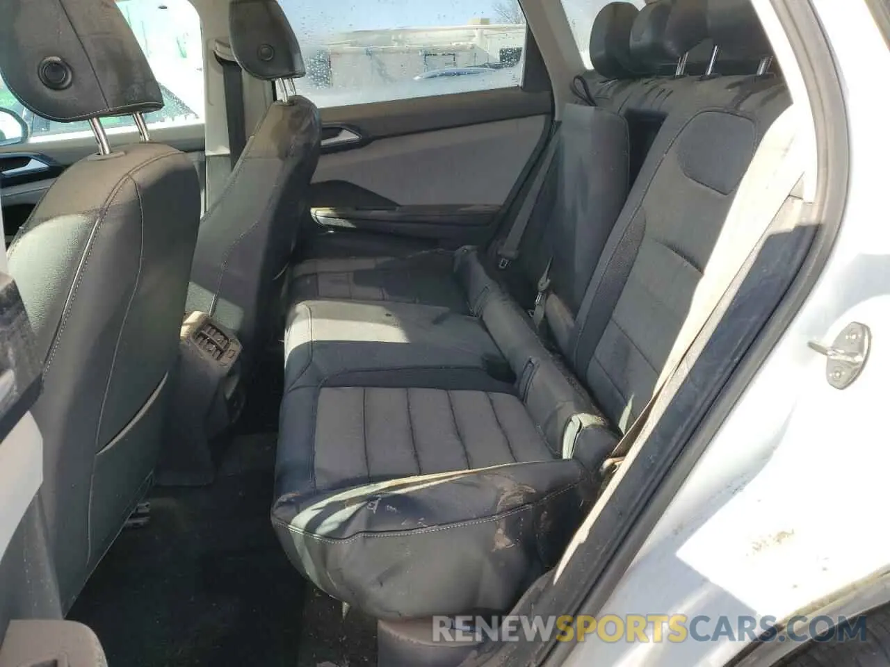 11 Photograph of a damaged car 3VVUX7B25RM102166 VOLKSWAGEN TAOS SE 2024