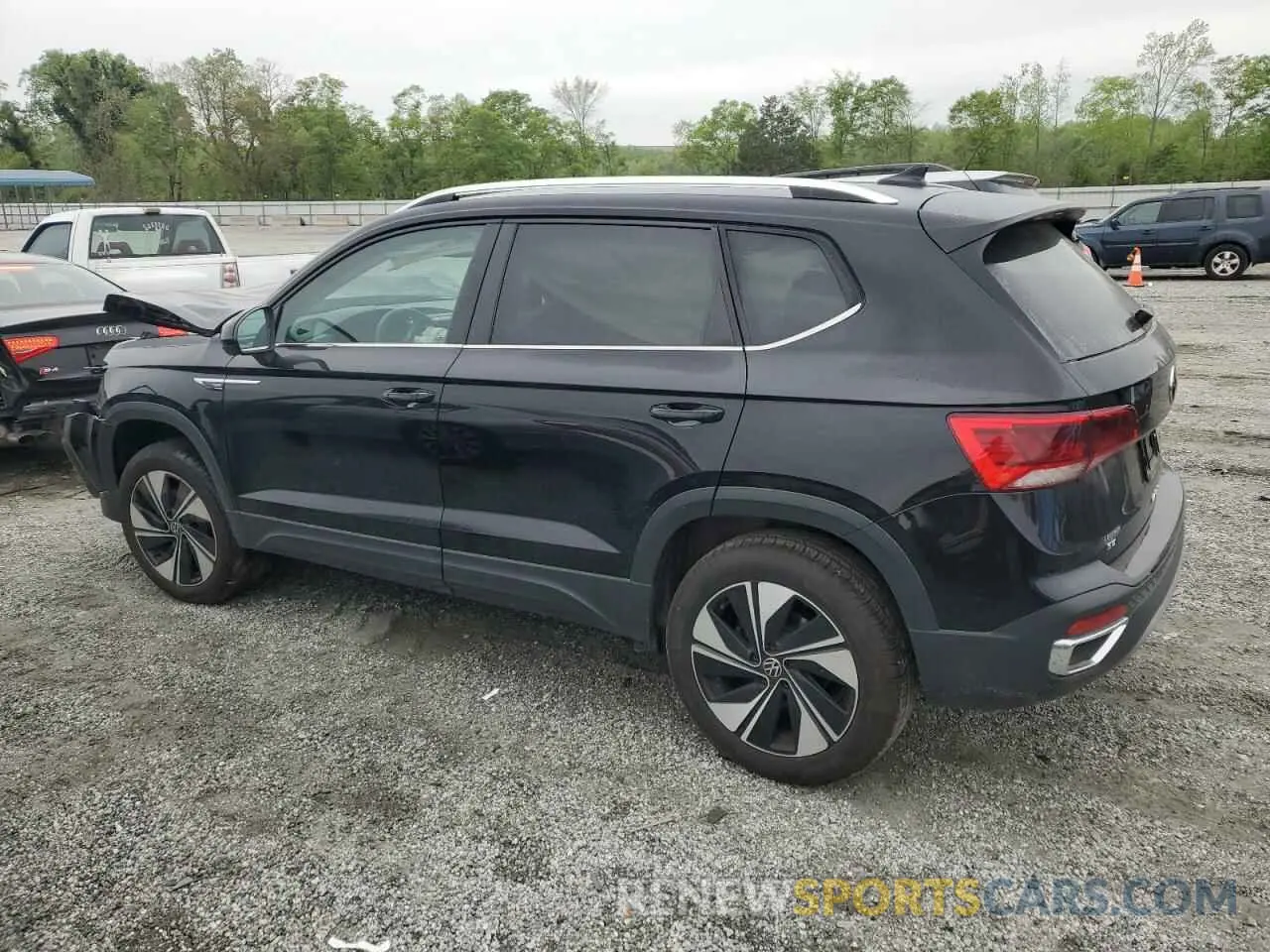 2 Photograph of a damaged car 3VVUX7B25RM118271 VOLKSWAGEN TAOS SE 2024