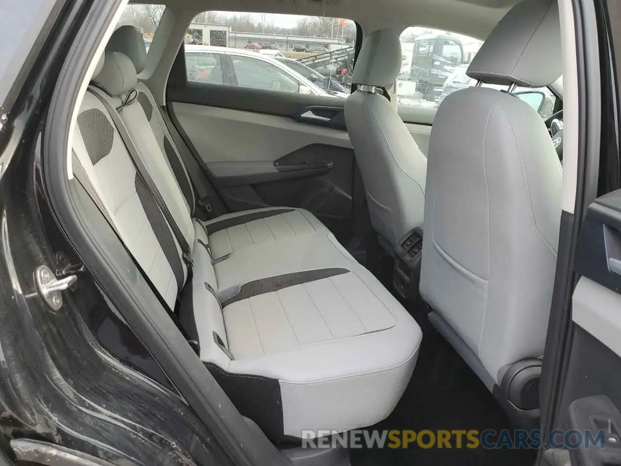 11 Photograph of a damaged car 3VVVX7B29RM120206 VOLKSWAGEN TAOS SE 2024