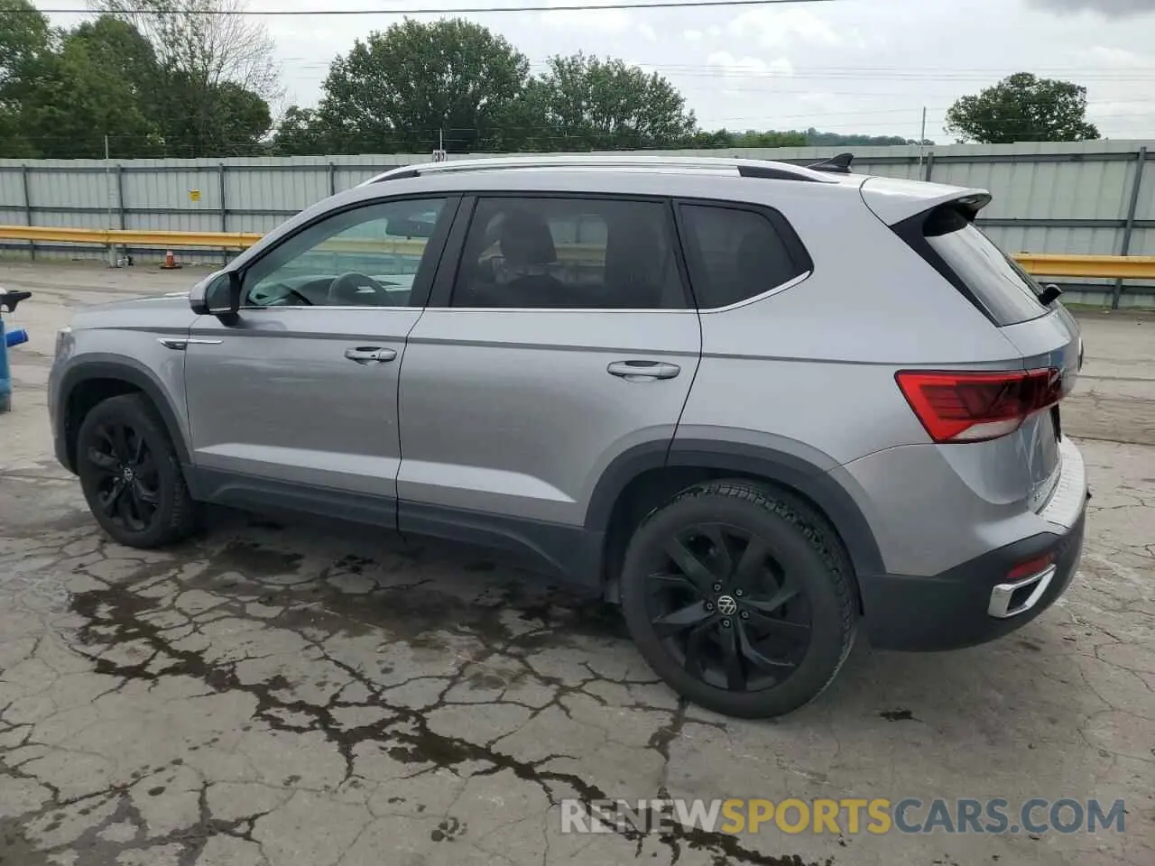 2 Photograph of a damaged car 3VVLX7B22NM005657 VOLKSWAGEN TAOS SE IQ 2022