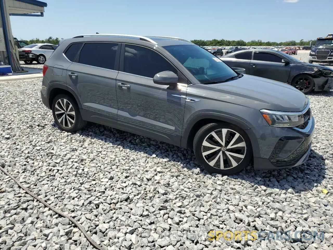4 Photograph of a damaged car 3VVLX7B25NM020380 VOLKSWAGEN TAOS SE IQ 2022
