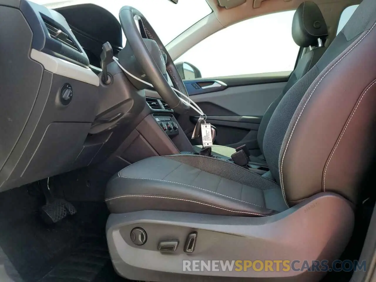 7 Photograph of a damaged car 3VVLX7B25NM020380 VOLKSWAGEN TAOS SE IQ 2022