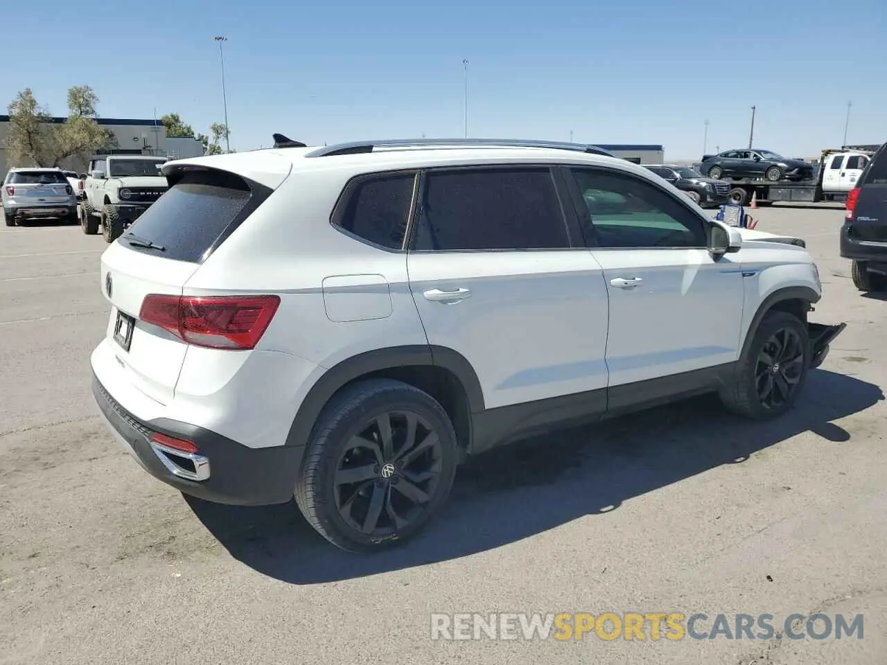 3 Photograph of a damaged car 3VVLX7B27NM023975 VOLKSWAGEN TAOS SE IQ 2022