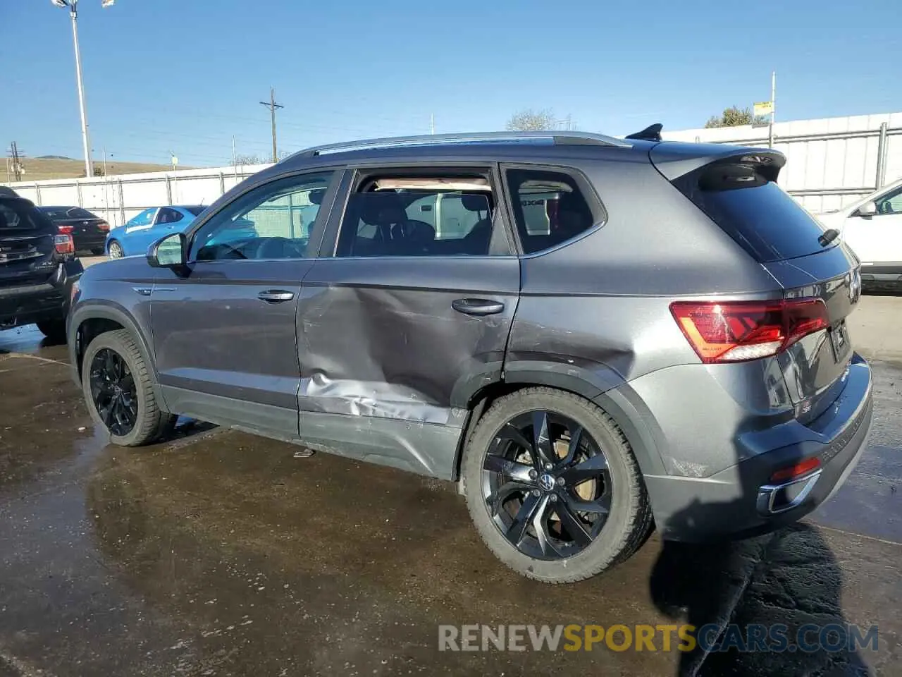 2 Photograph of a damaged car 3VVPX7B2XNM010445 VOLKSWAGEN TAOS SE IQ 2022