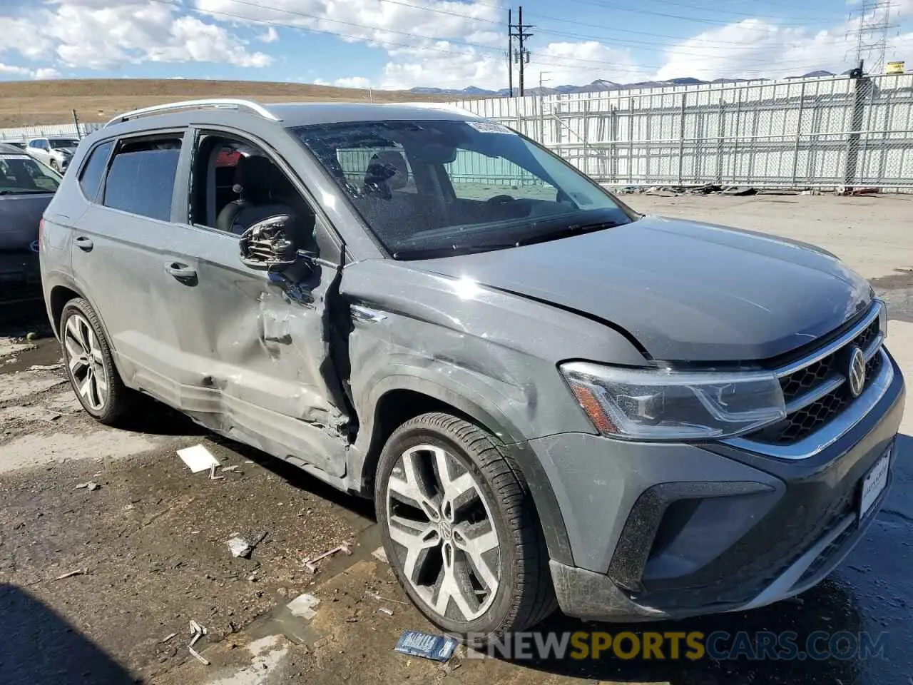 4 Photograph of a damaged car 3VVJX7B25NM020094 VOLKSWAGEN TAOS SEL 2022