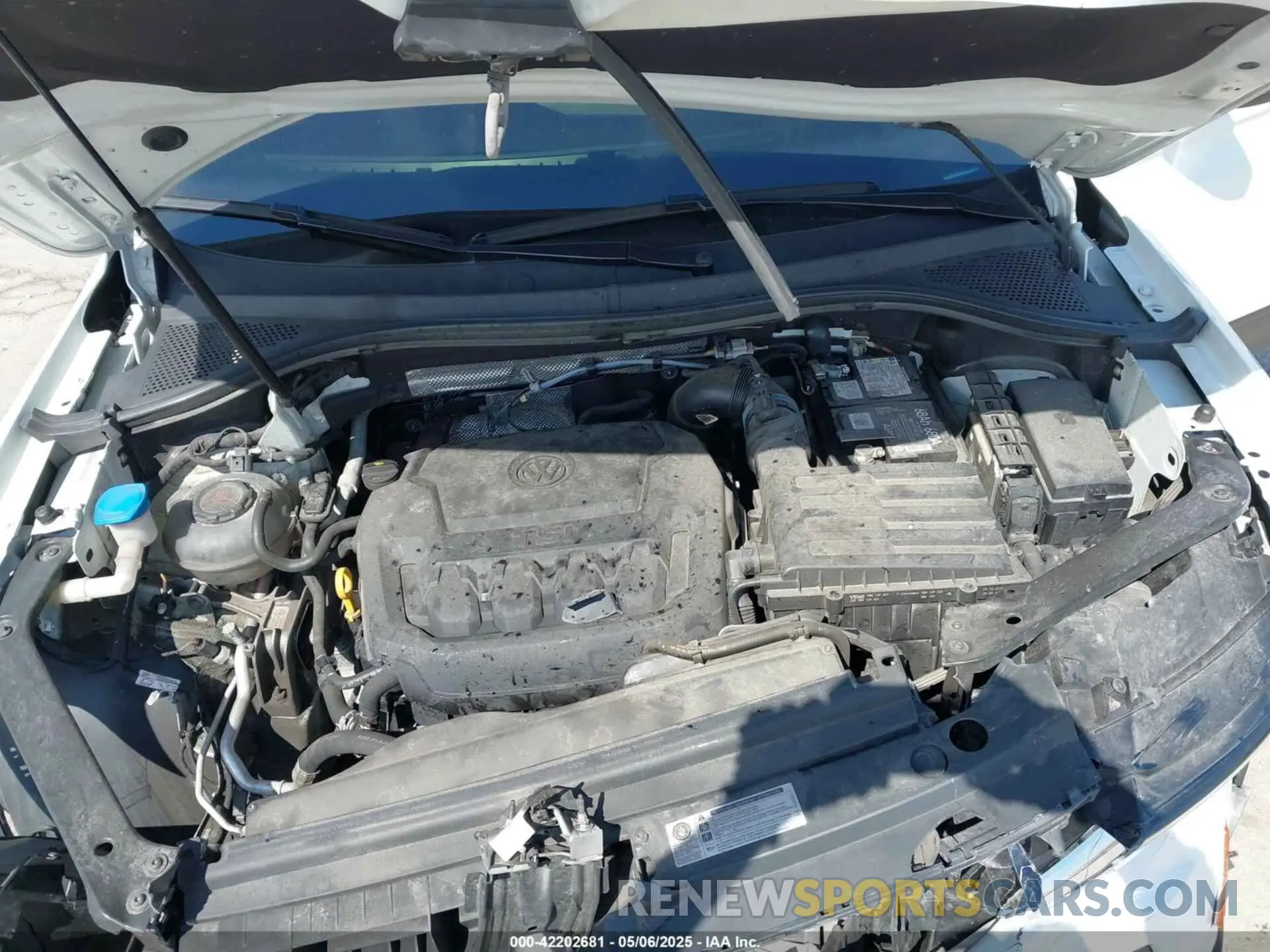 10 Photograph of a damaged car 3VV0B7AX0KM027036 VOLKSWAGEN TIGUAN 2019