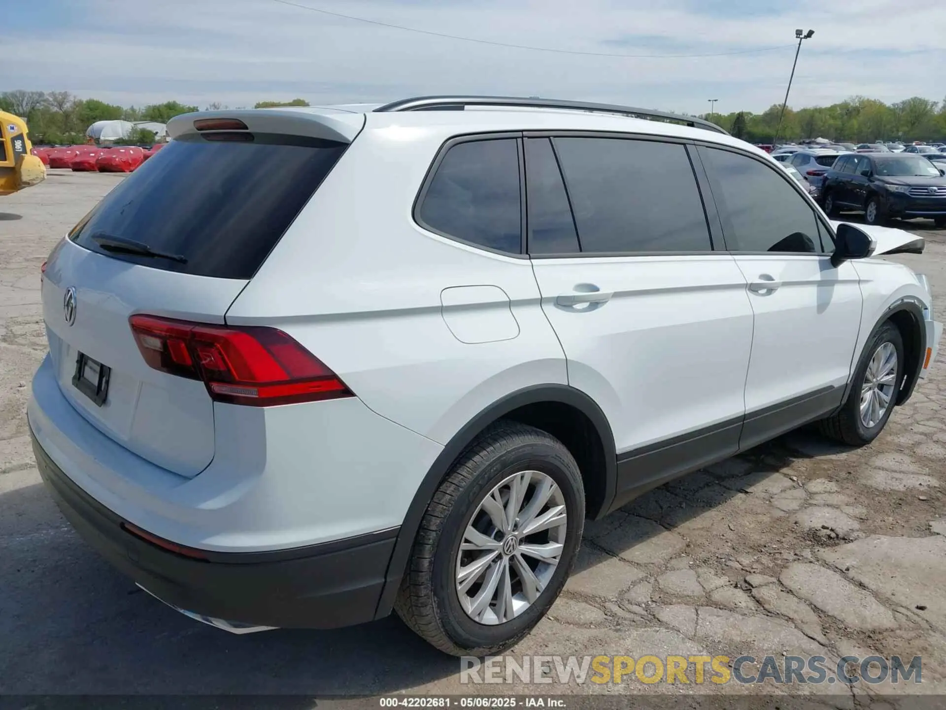 4 Photograph of a damaged car 3VV0B7AX0KM027036 VOLKSWAGEN TIGUAN 2019