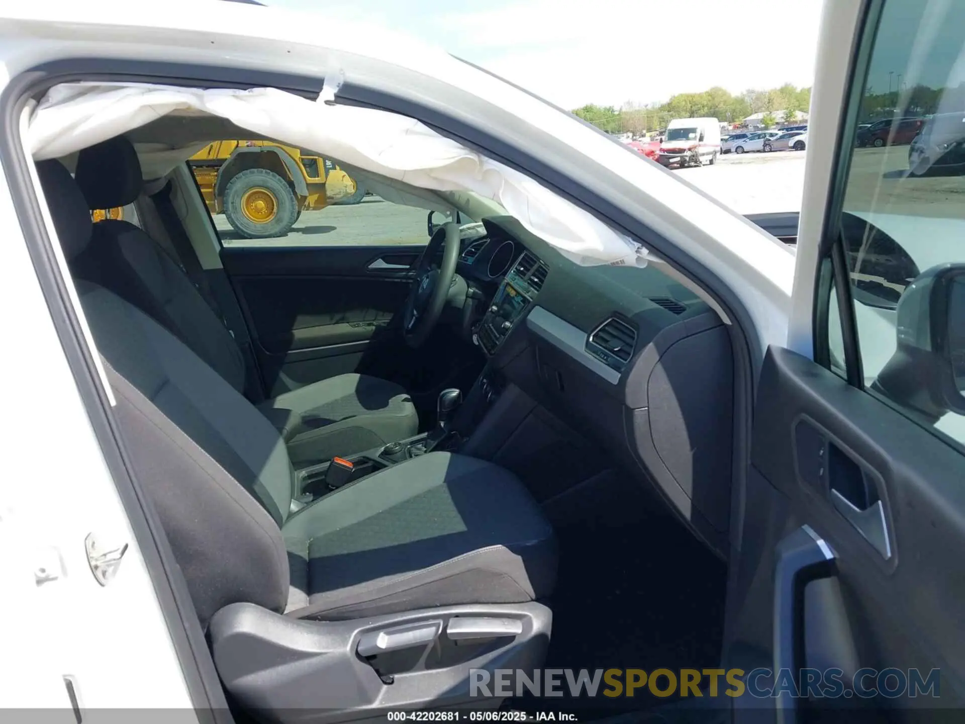 5 Photograph of a damaged car 3VV0B7AX0KM027036 VOLKSWAGEN TIGUAN 2019