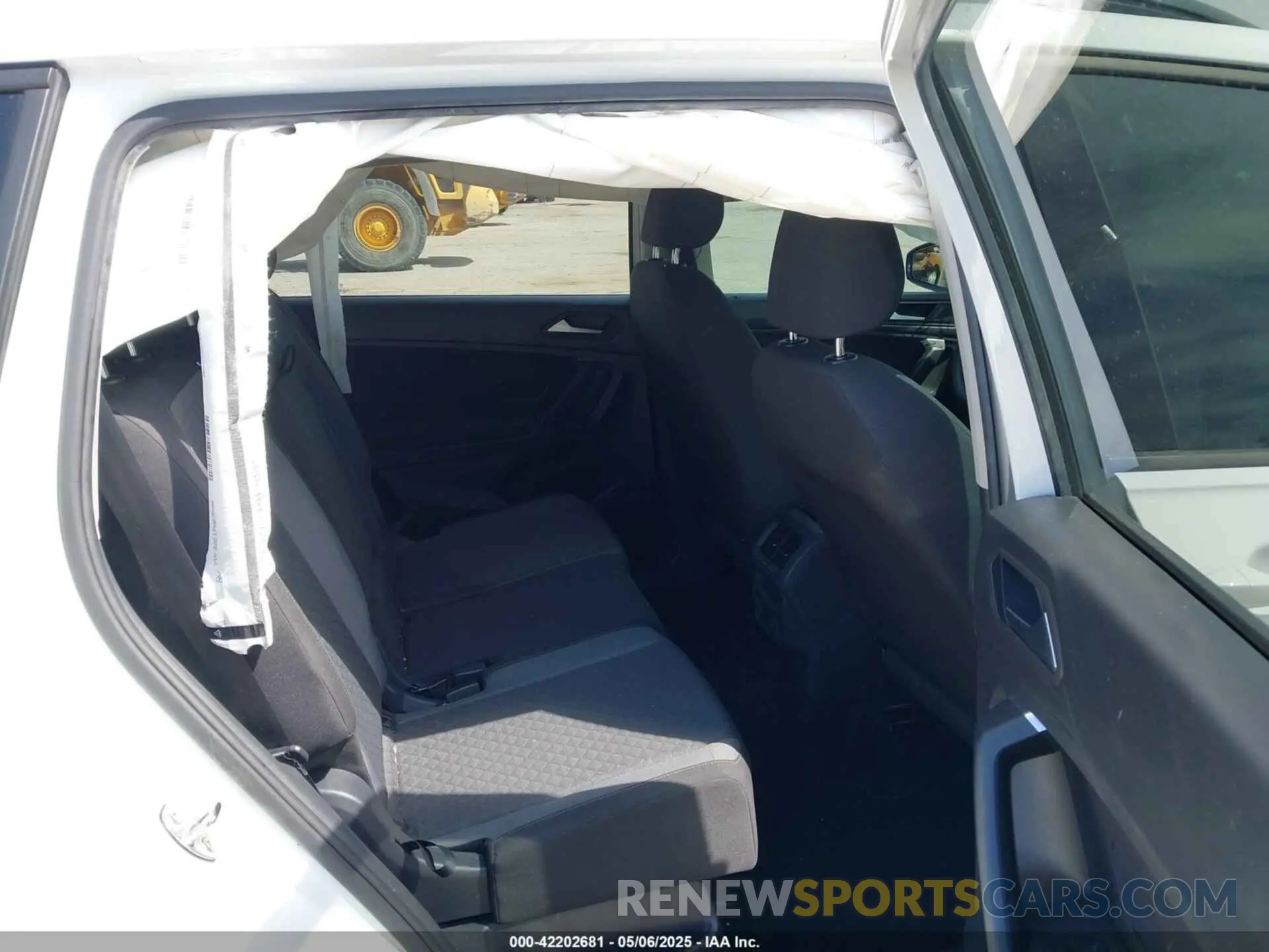 8 Photograph of a damaged car 3VV0B7AX0KM027036 VOLKSWAGEN TIGUAN 2019