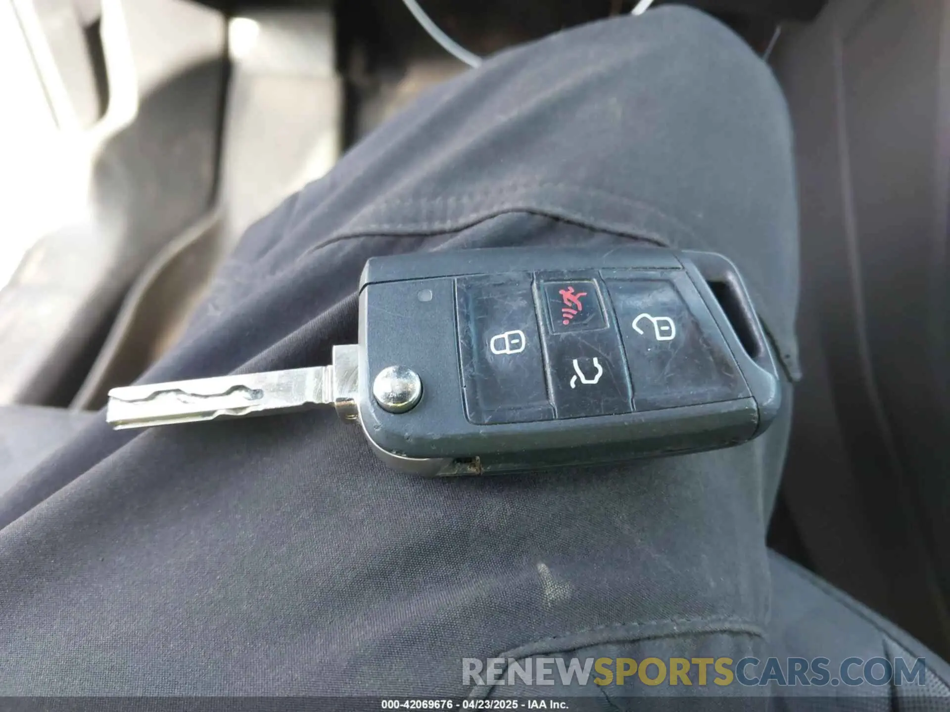11 Photograph of a damaged car 3VV0B7AX0KM119702 VOLKSWAGEN TIGUAN 2019