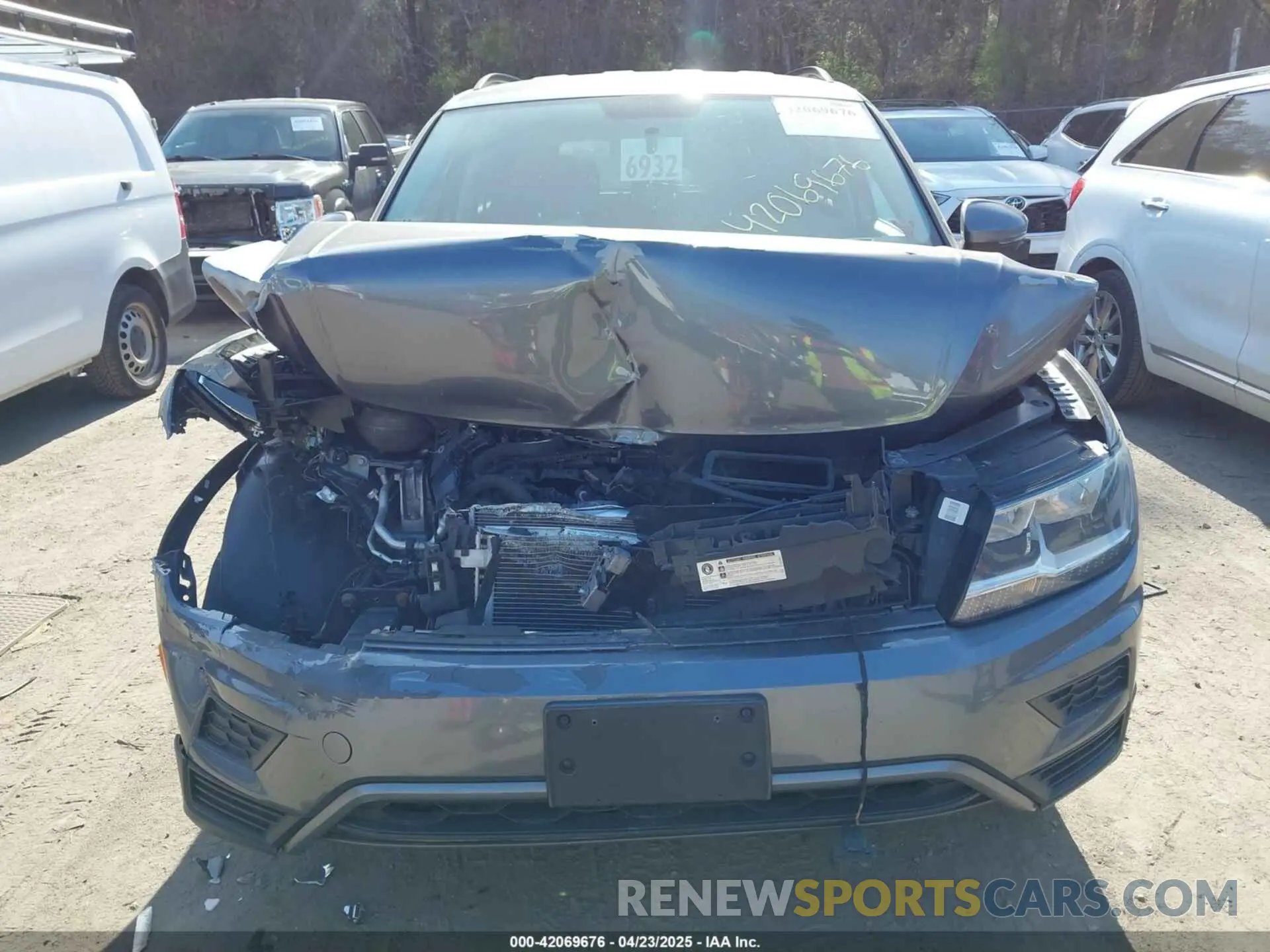 12 Photograph of a damaged car 3VV0B7AX0KM119702 VOLKSWAGEN TIGUAN 2019