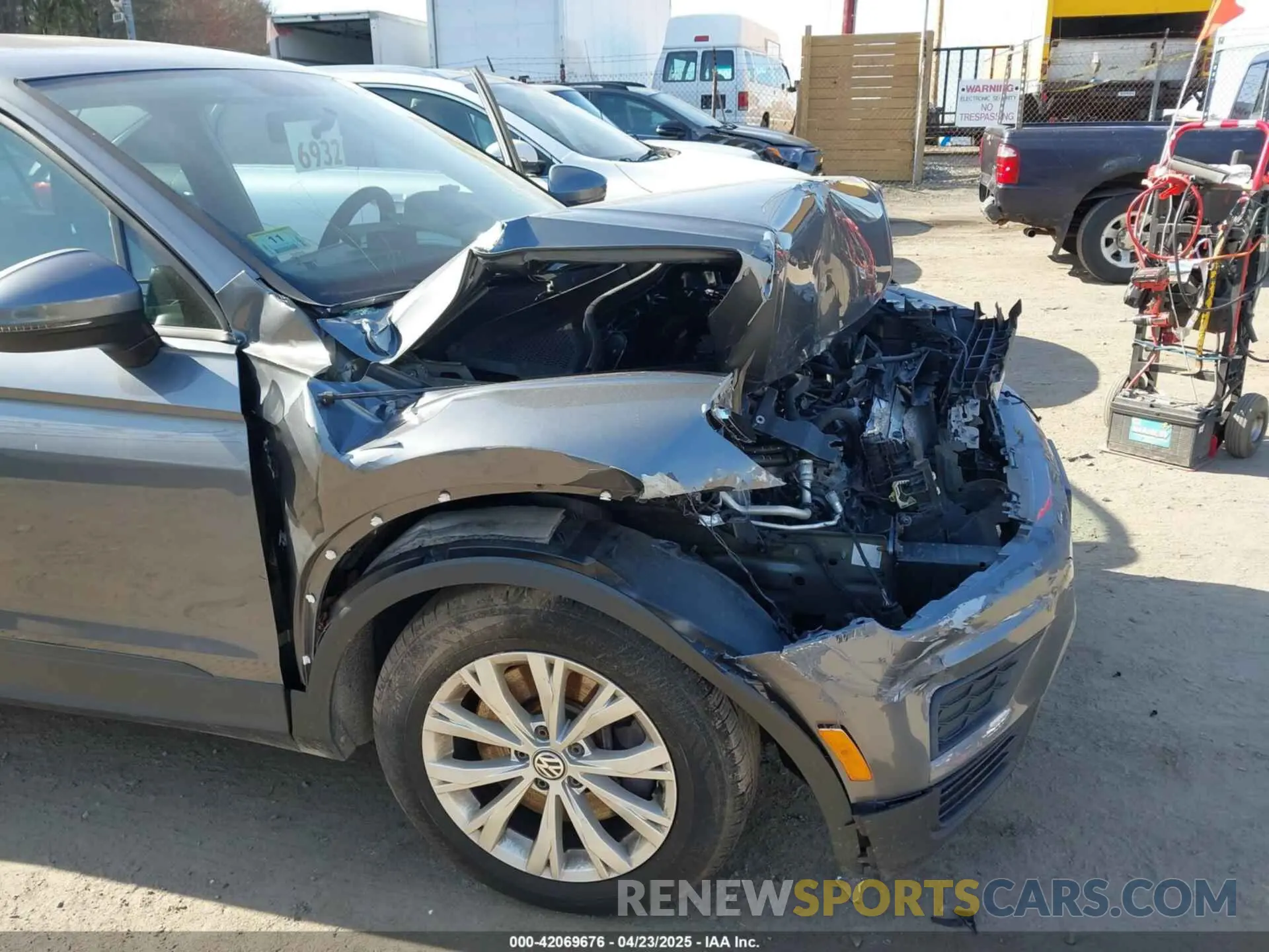 18 Photograph of a damaged car 3VV0B7AX0KM119702 VOLKSWAGEN TIGUAN 2019