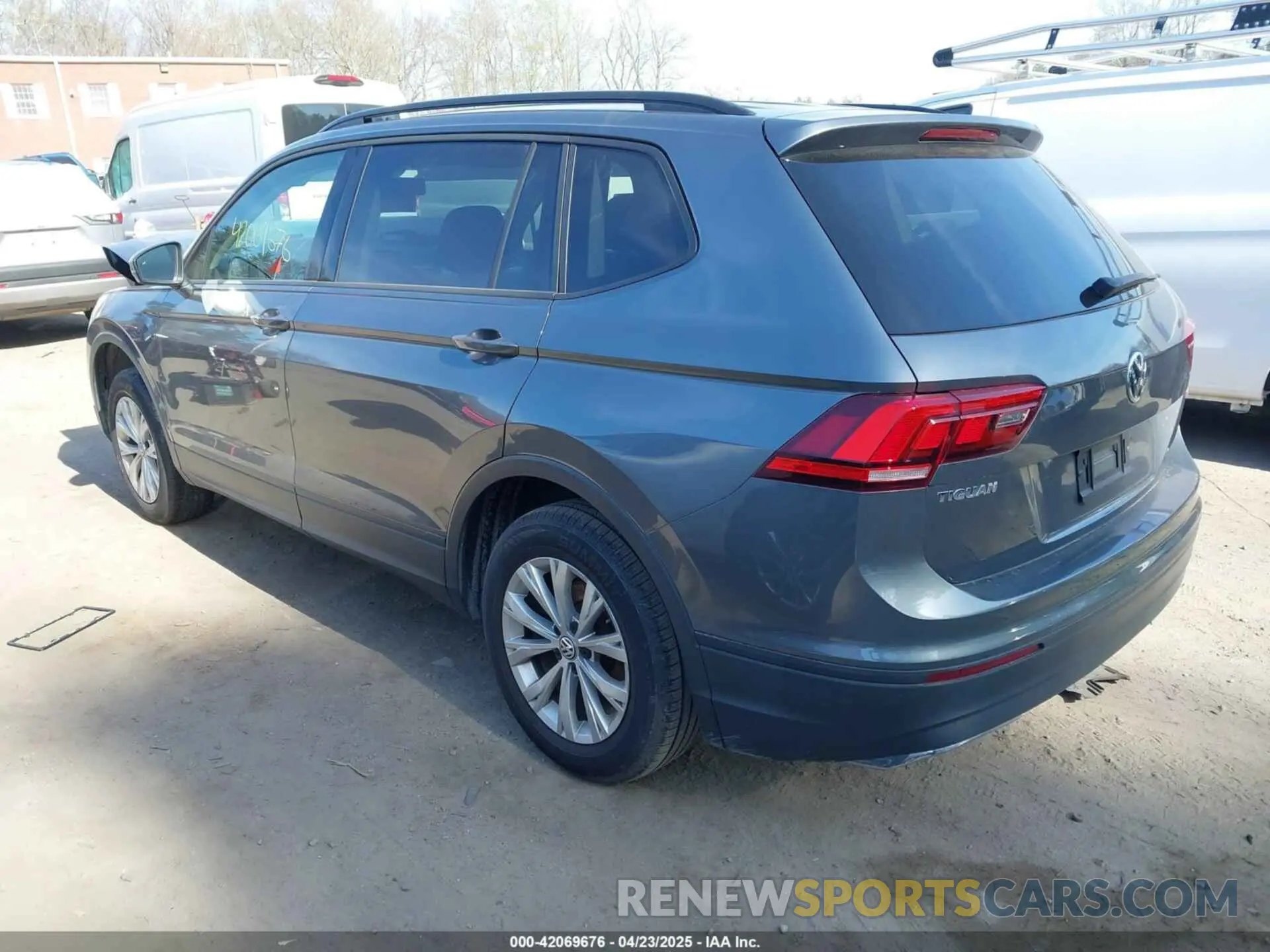 3 Photograph of a damaged car 3VV0B7AX0KM119702 VOLKSWAGEN TIGUAN 2019