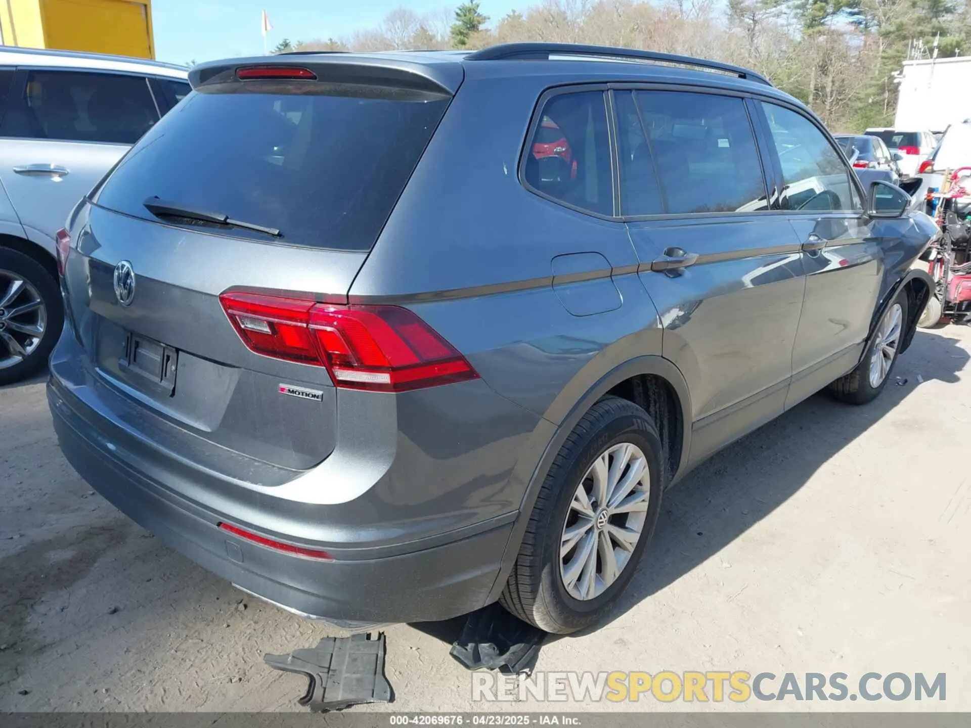 4 Photograph of a damaged car 3VV0B7AX0KM119702 VOLKSWAGEN TIGUAN 2019