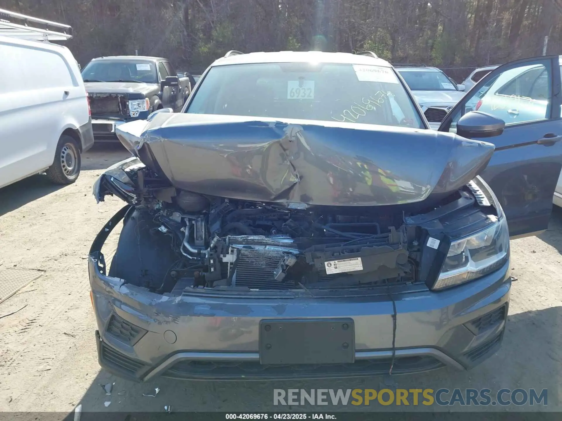6 Photograph of a damaged car 3VV0B7AX0KM119702 VOLKSWAGEN TIGUAN 2019