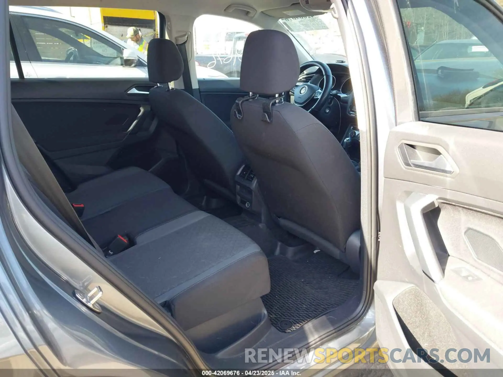 8 Photograph of a damaged car 3VV0B7AX0KM119702 VOLKSWAGEN TIGUAN 2019