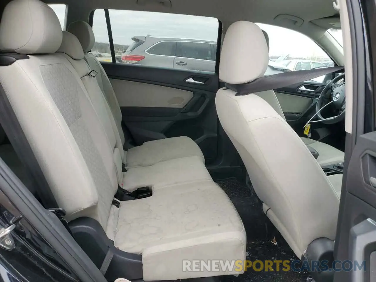 11 Photograph of a damaged car 3VV0B7AX0KM142154 VOLKSWAGEN TIGUAN 2019