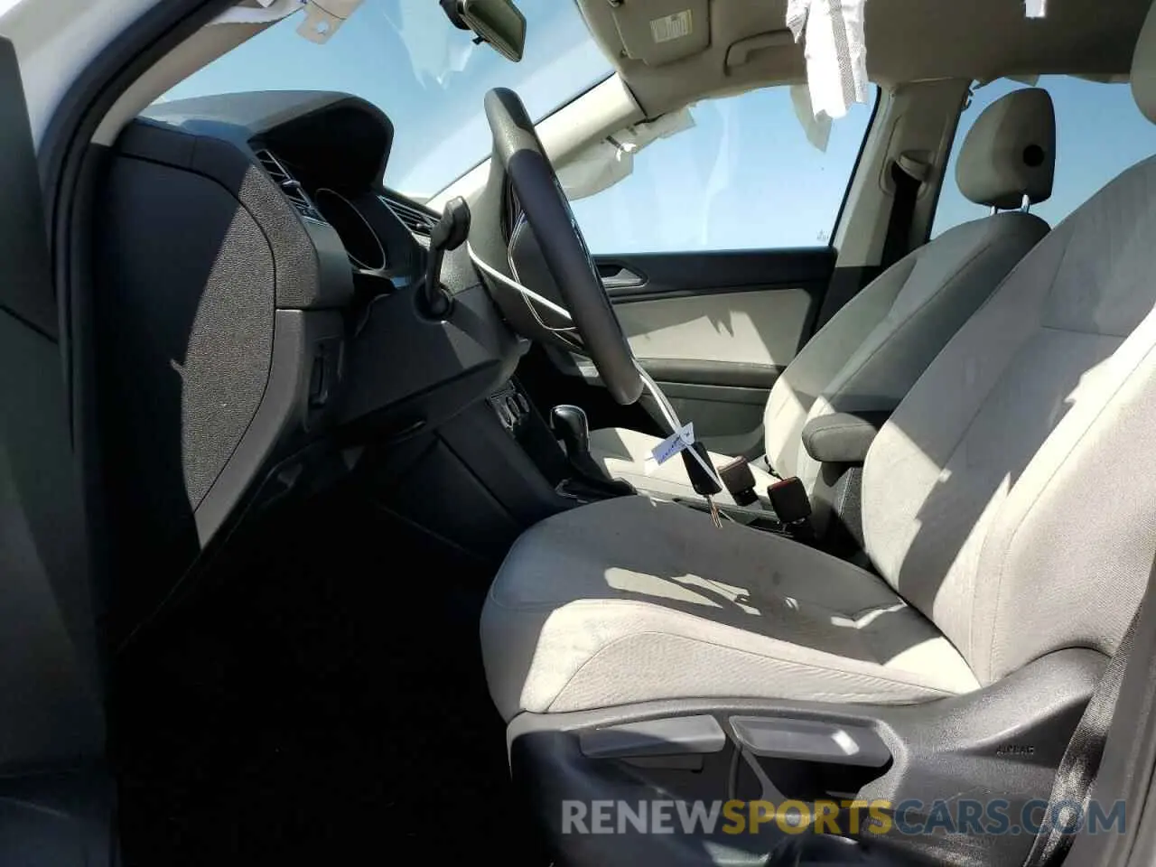 7 Photograph of a damaged car 3VV0B7AX0KM200859 VOLKSWAGEN TIGUAN 2019