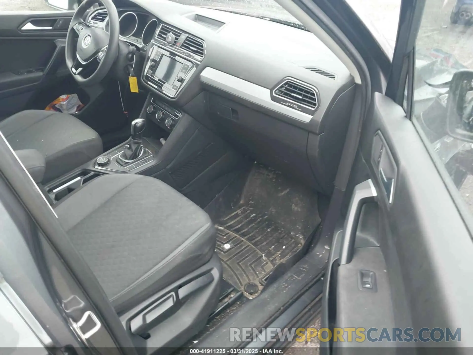5 Photograph of a damaged car 3VV0B7AX1KM046808 VOLKSWAGEN TIGUAN 2019
