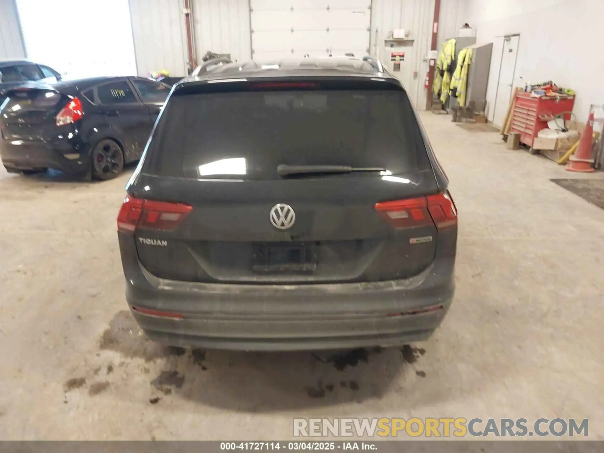16 Photograph of a damaged car 3VV0B7AX3KM182311 VOLKSWAGEN TIGUAN 2019
