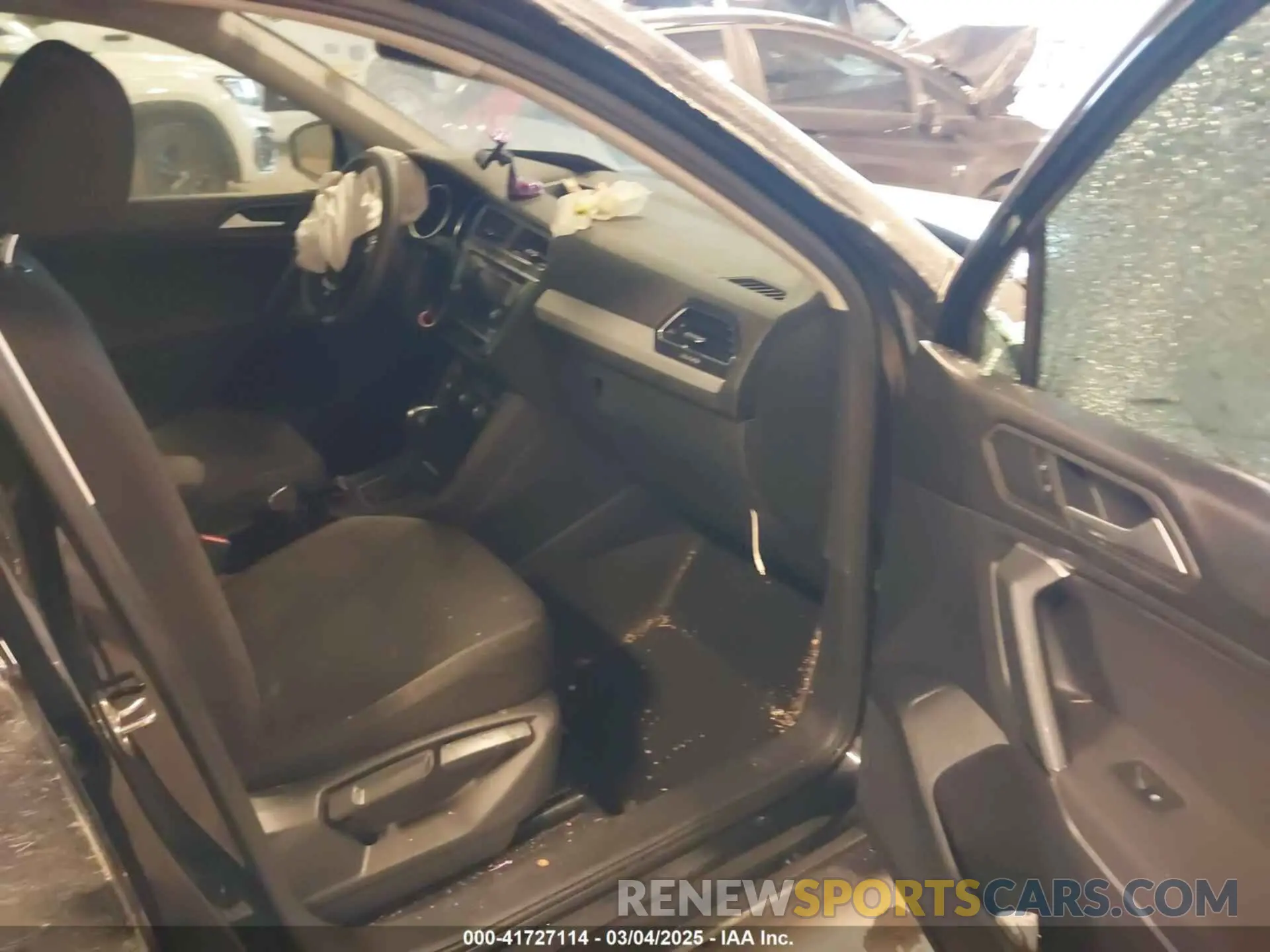 5 Photograph of a damaged car 3VV0B7AX3KM182311 VOLKSWAGEN TIGUAN 2019