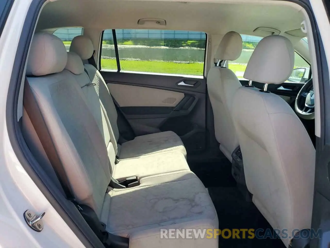 11 Photograph of a damaged car 3VV0B7AX5KM020325 VOLKSWAGEN TIGUAN 2019