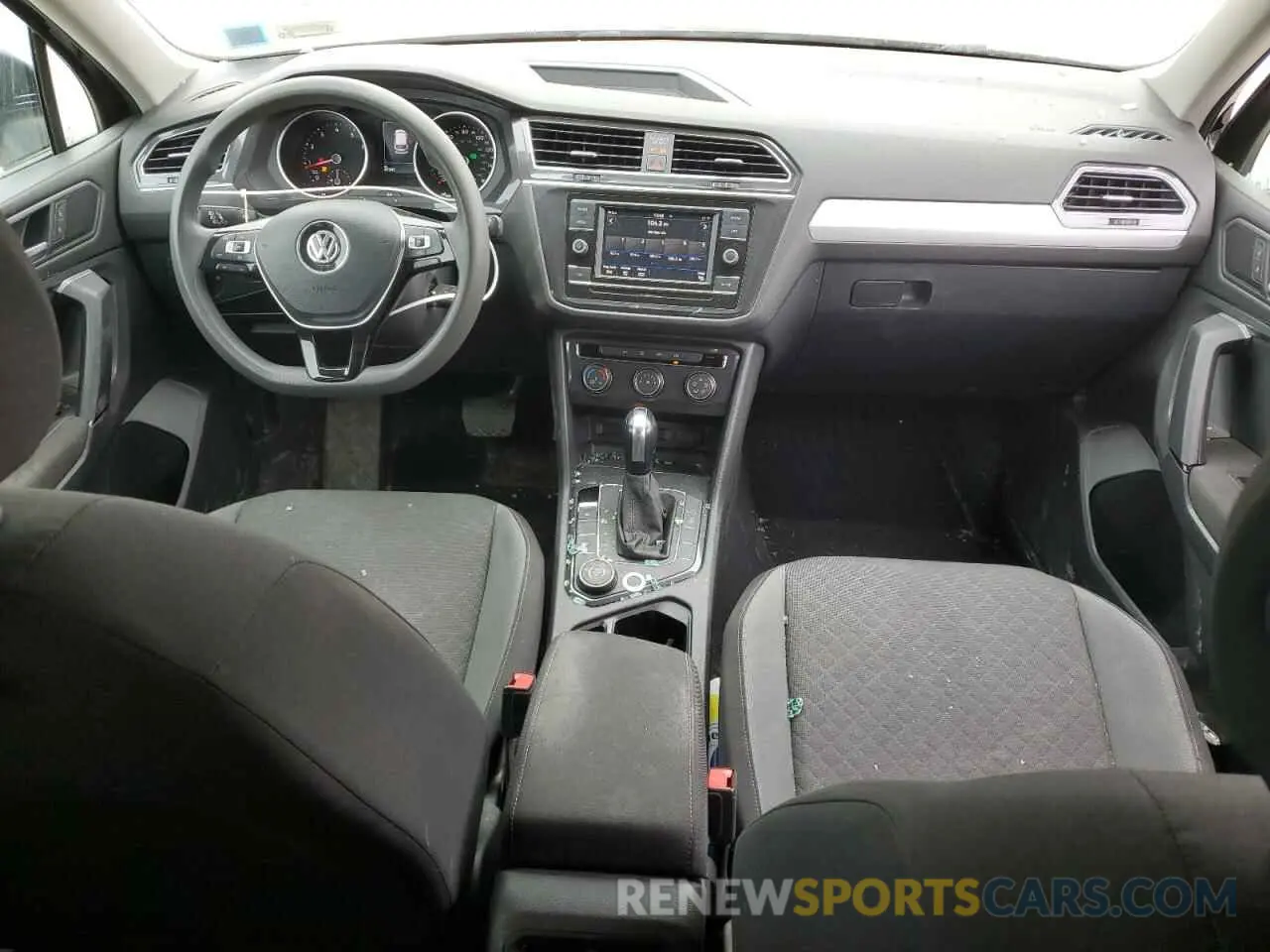 8 Photograph of a damaged car 3VV0B7AX5KM162349 VOLKSWAGEN TIGUAN 2019