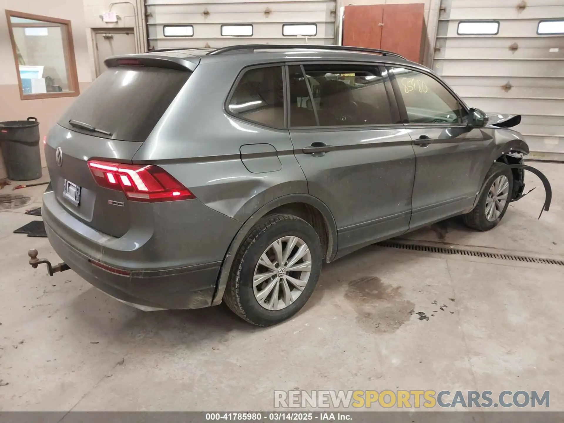 4 Photograph of a damaged car 3VV0B7AX5KM180611 VOLKSWAGEN TIGUAN 2019