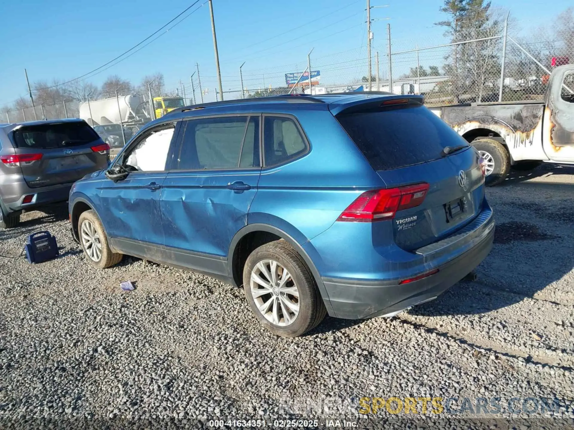 3 Photograph of a damaged car 3VV0B7AX6KM067699 VOLKSWAGEN TIGUAN 2019