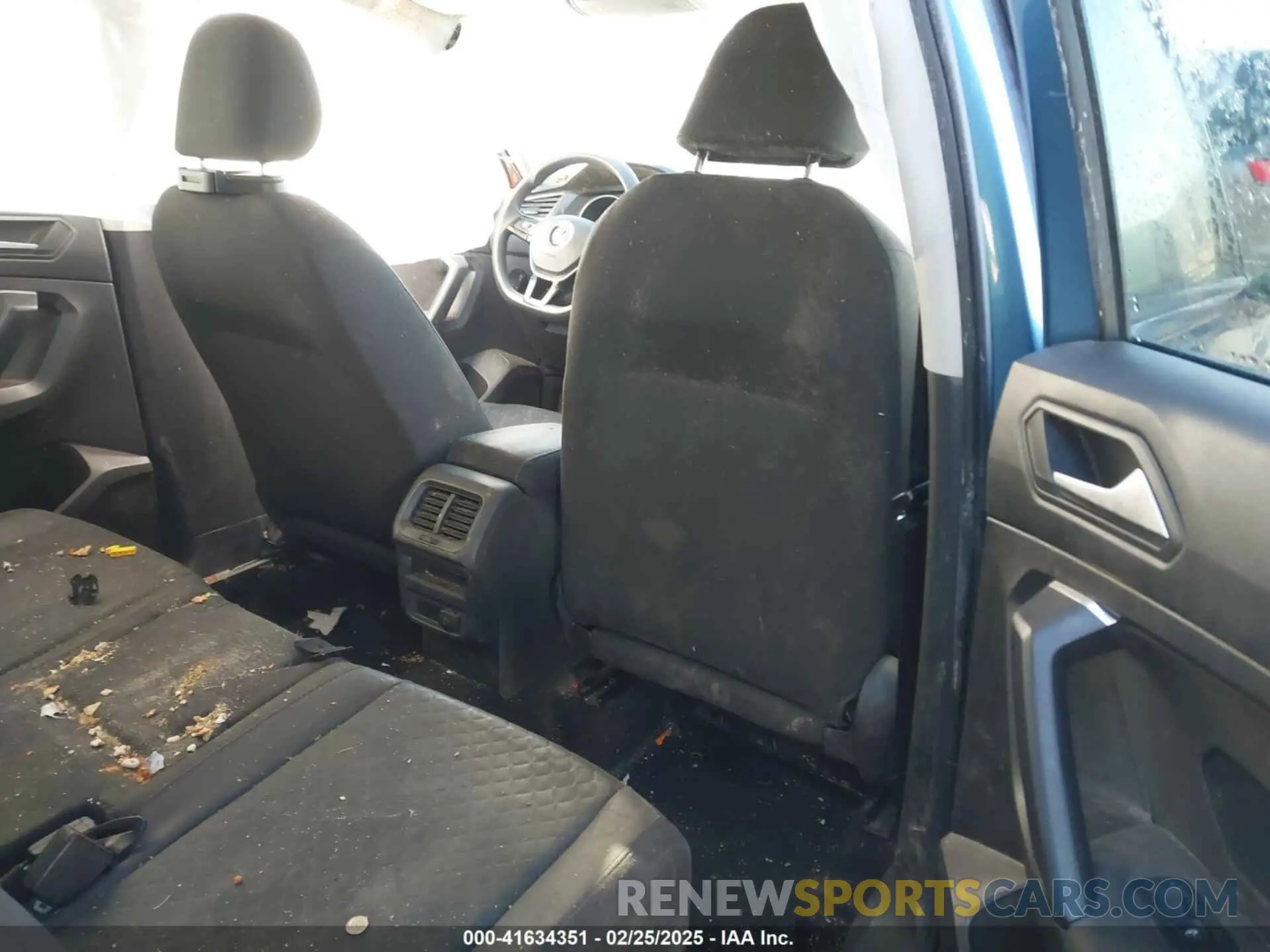 8 Photograph of a damaged car 3VV0B7AX6KM067699 VOLKSWAGEN TIGUAN 2019