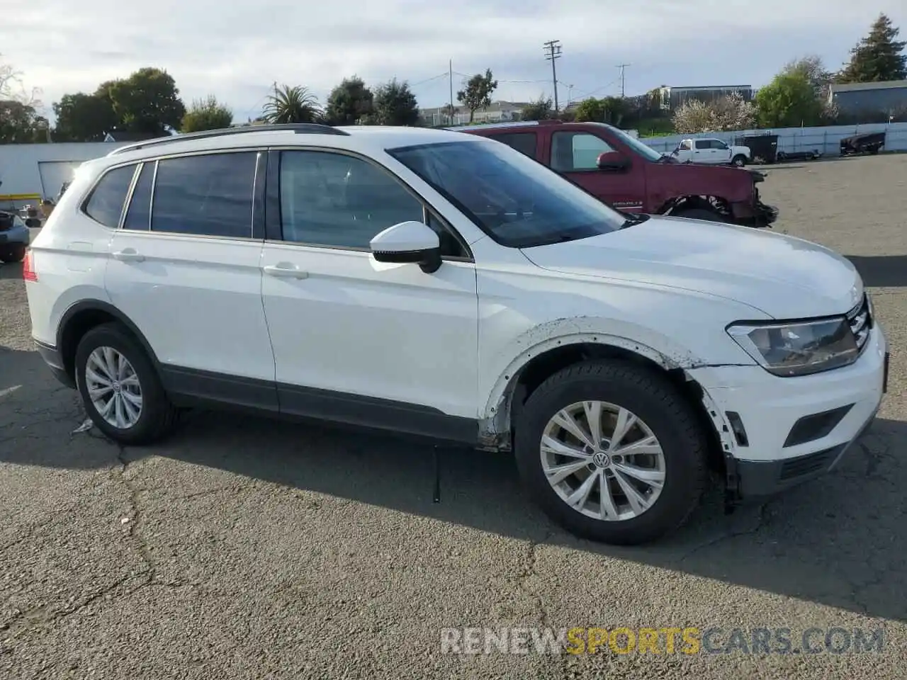 4 Photograph of a damaged car 3VV0B7AX7KM055139 VOLKSWAGEN TIGUAN 2019