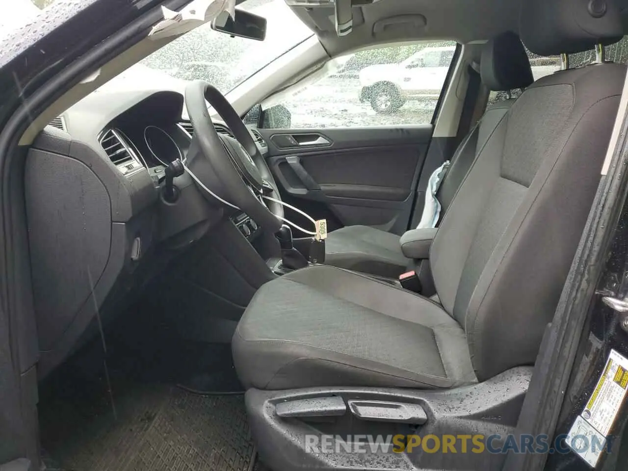 7 Photograph of a damaged car 3VV0B7AX7KM067047 VOLKSWAGEN TIGUAN 2019