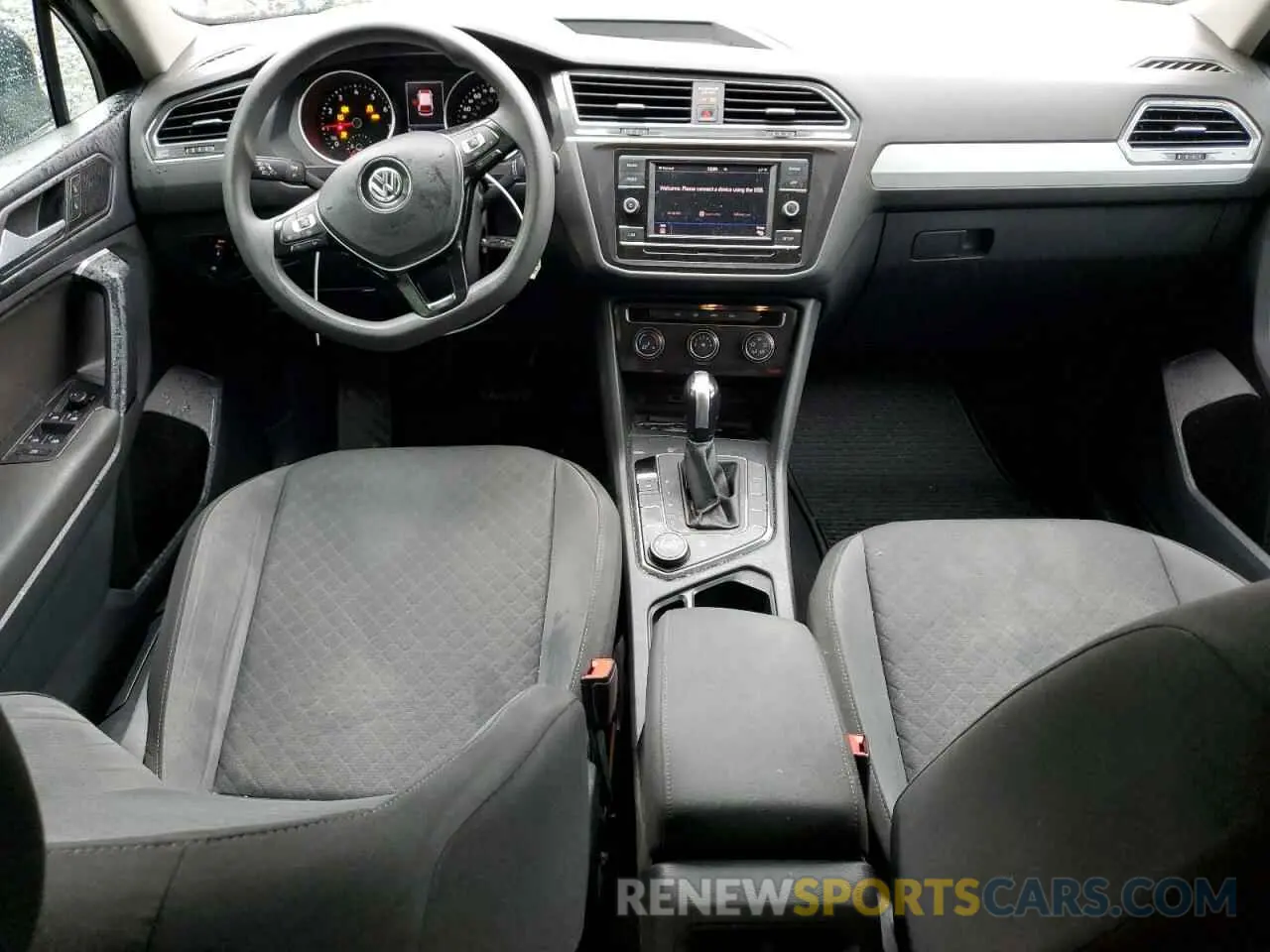 8 Photograph of a damaged car 3VV0B7AX7KM067047 VOLKSWAGEN TIGUAN 2019