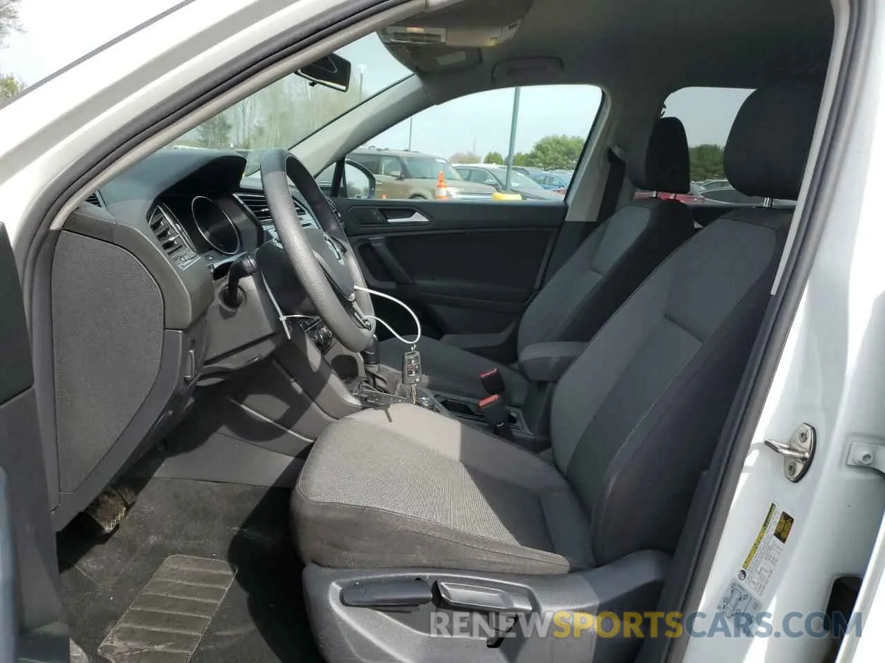 7 Photograph of a damaged car 3VV0B7AX7KM106090 VOLKSWAGEN TIGUAN 2019