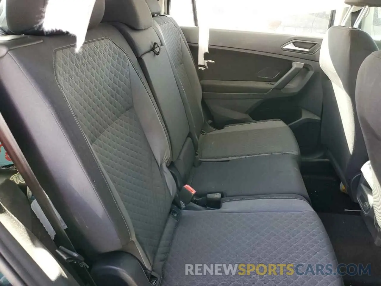 10 Photograph of a damaged car 3VV0B7AX7KM162370 VOLKSWAGEN TIGUAN 2019
