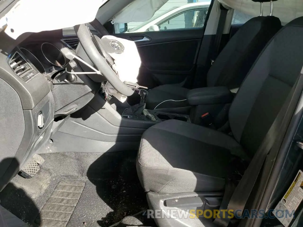 7 Photograph of a damaged car 3VV0B7AX7KM162370 VOLKSWAGEN TIGUAN 2019