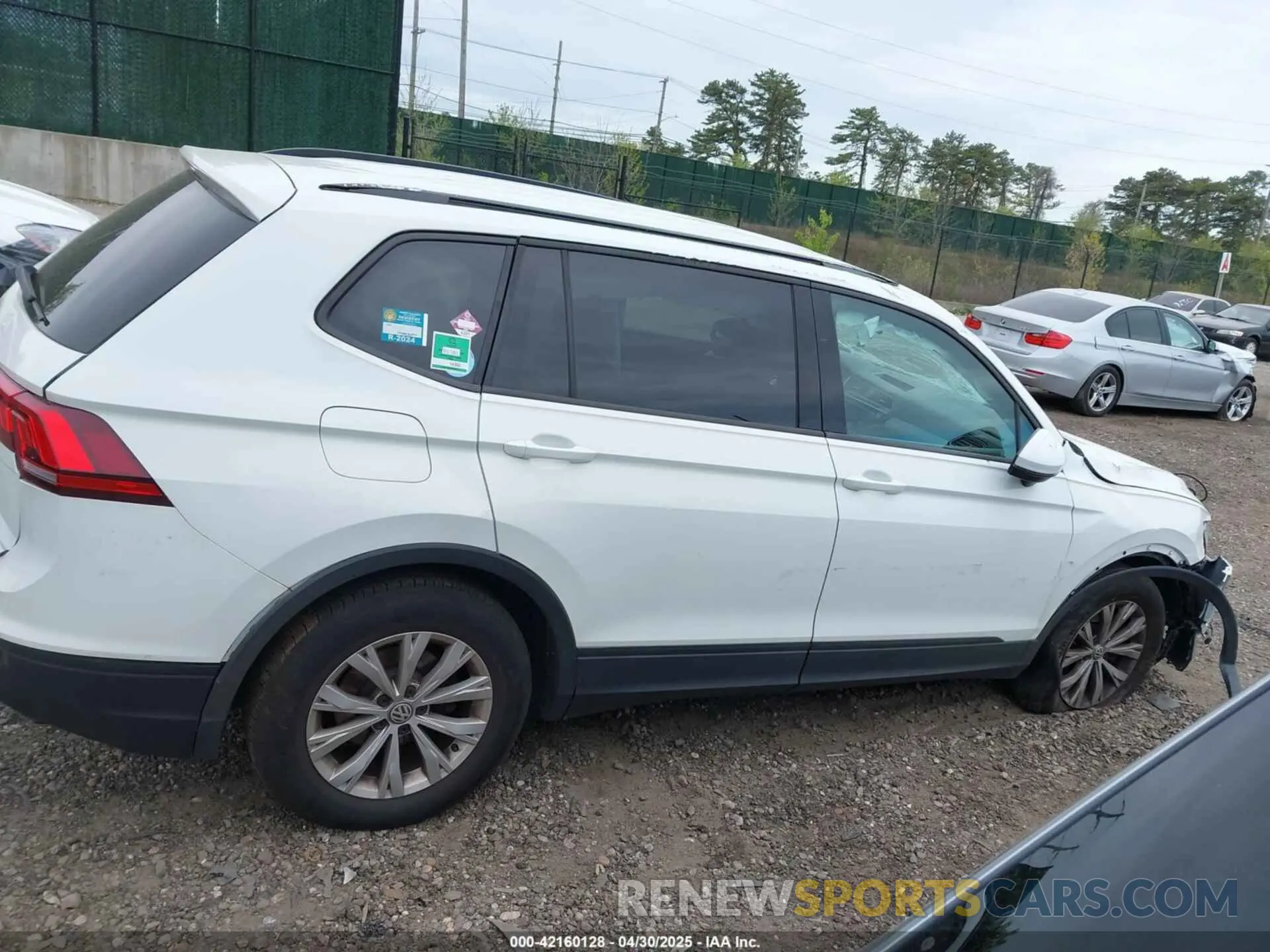 13 Photograph of a damaged car 3VV0B7AX9KM055305 VOLKSWAGEN TIGUAN 2019