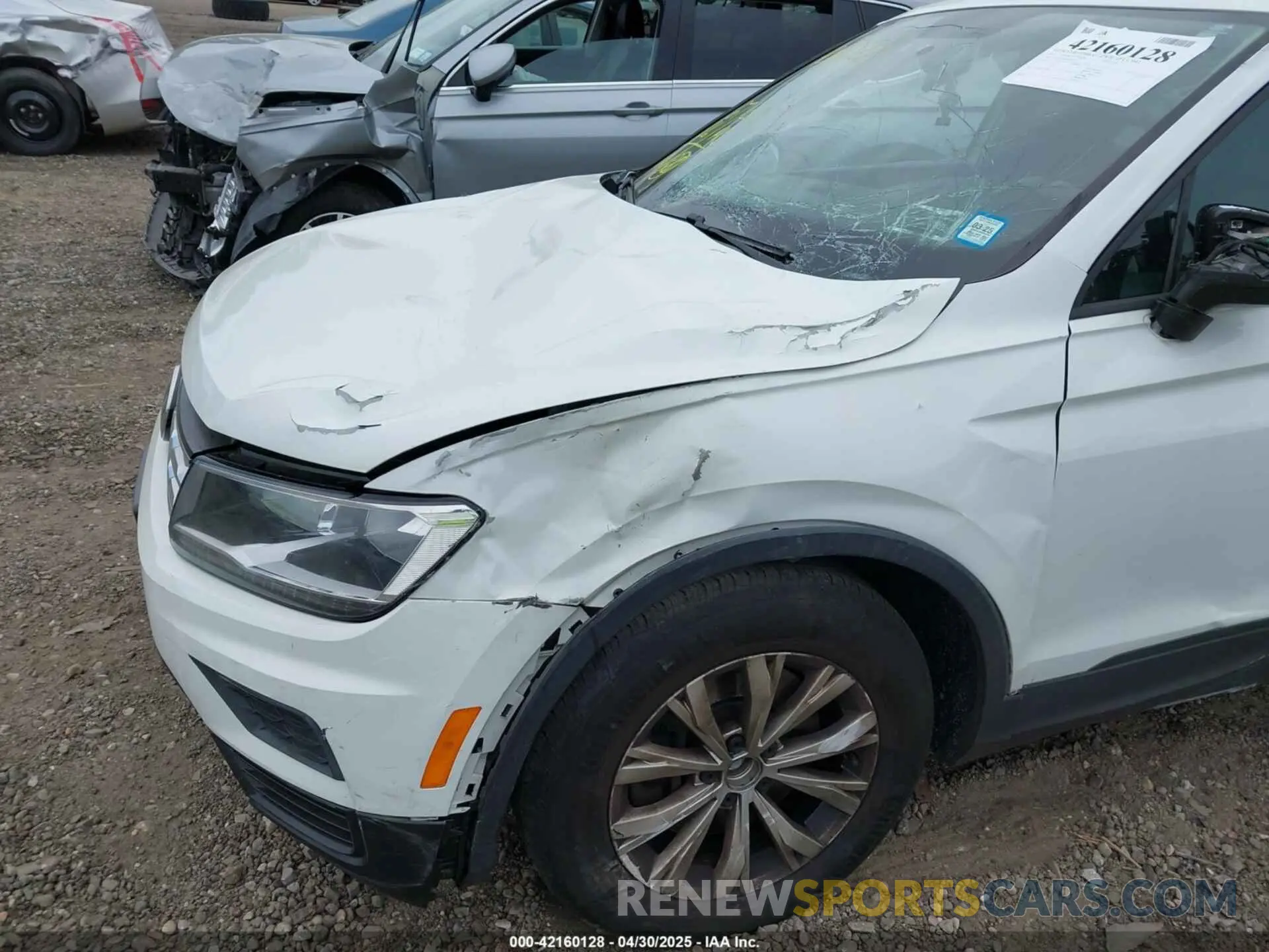 18 Photograph of a damaged car 3VV0B7AX9KM055305 VOLKSWAGEN TIGUAN 2019