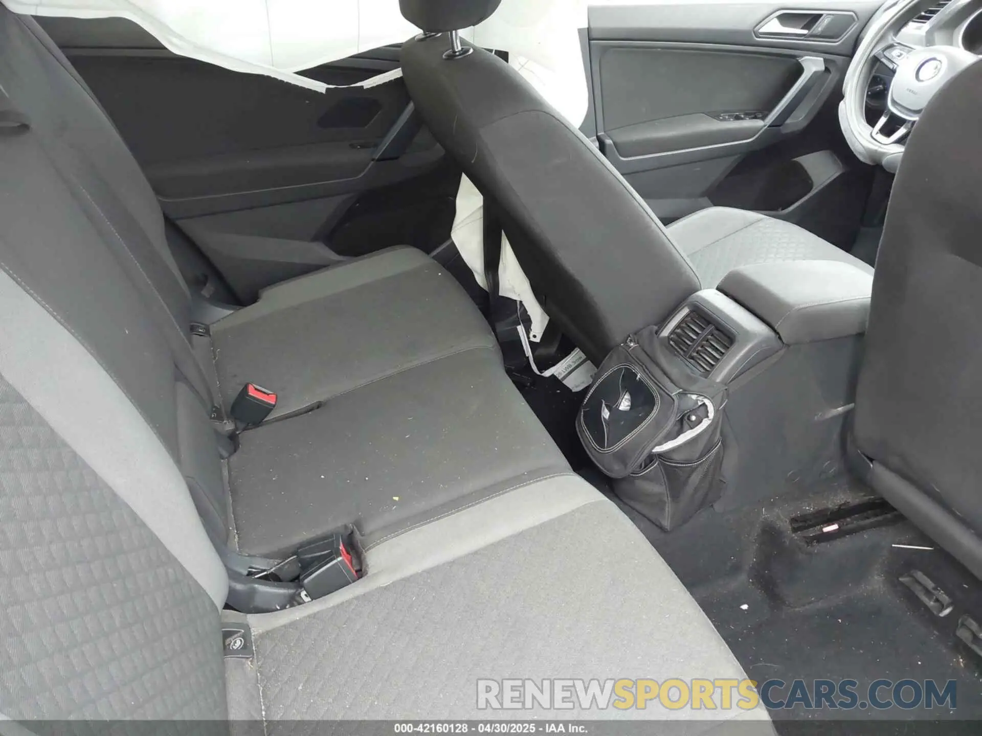 8 Photograph of a damaged car 3VV0B7AX9KM055305 VOLKSWAGEN TIGUAN 2019