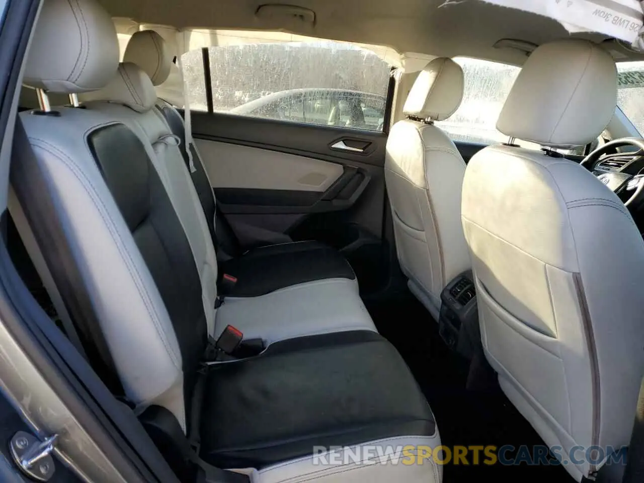 11 Photograph of a damaged car 3VV0B7AX9KM056521 VOLKSWAGEN TIGUAN 2019