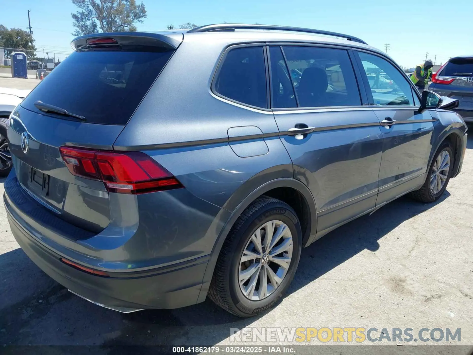 4 Photograph of a damaged car 3VV1B7AX0KM043032 VOLKSWAGEN TIGUAN 2019