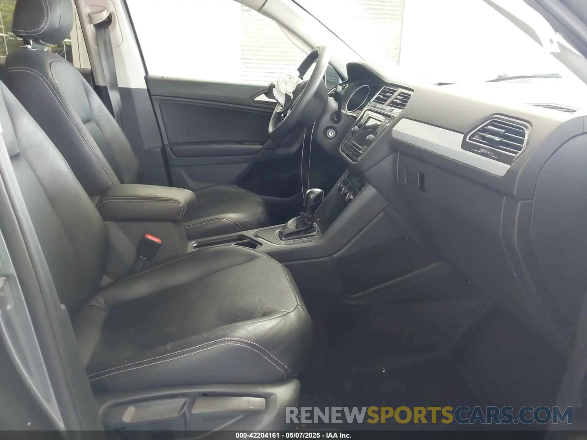 5 Photograph of a damaged car 3VV1B7AX1KM064598 VOLKSWAGEN TIGUAN 2019
