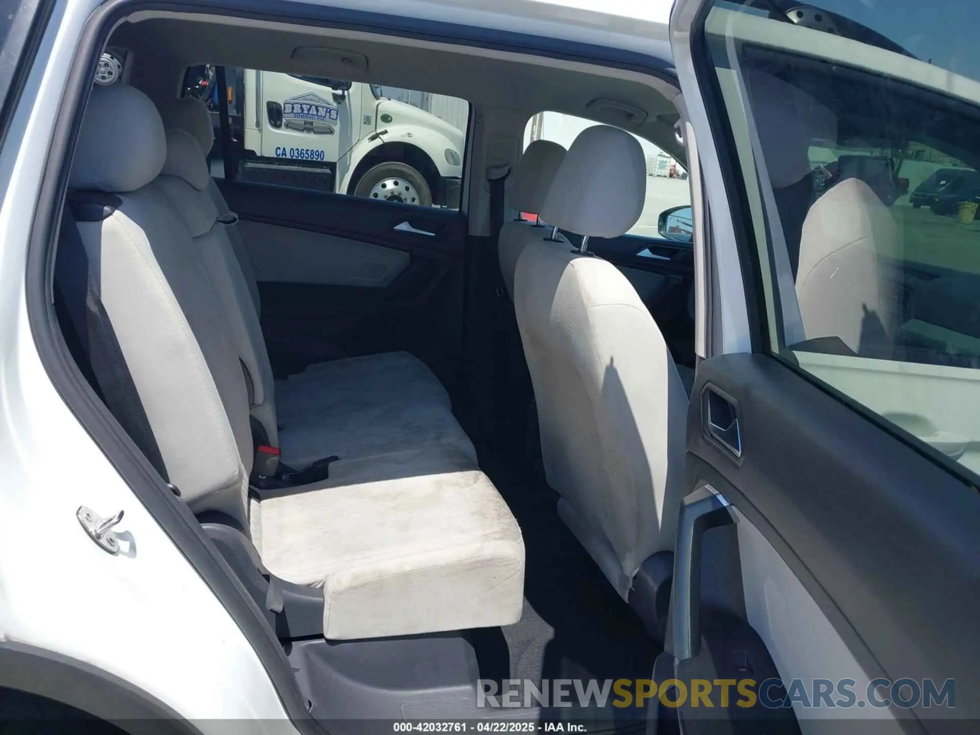 8 Photograph of a damaged car 3VV1B7AX1KM101407 VOLKSWAGEN TIGUAN 2019