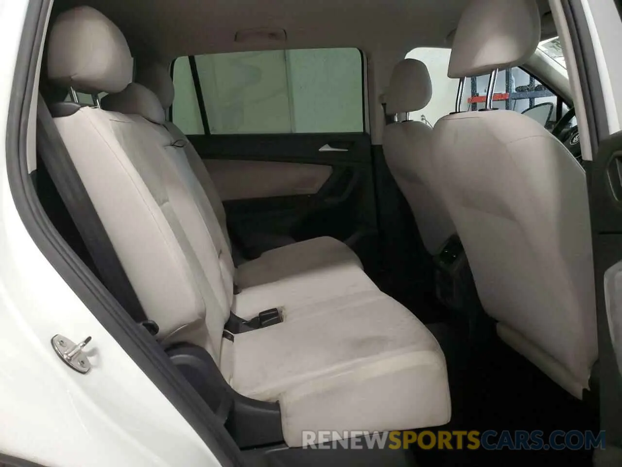 11 Photograph of a damaged car 3VV1B7AX2KM040004 VOLKSWAGEN TIGUAN 2019