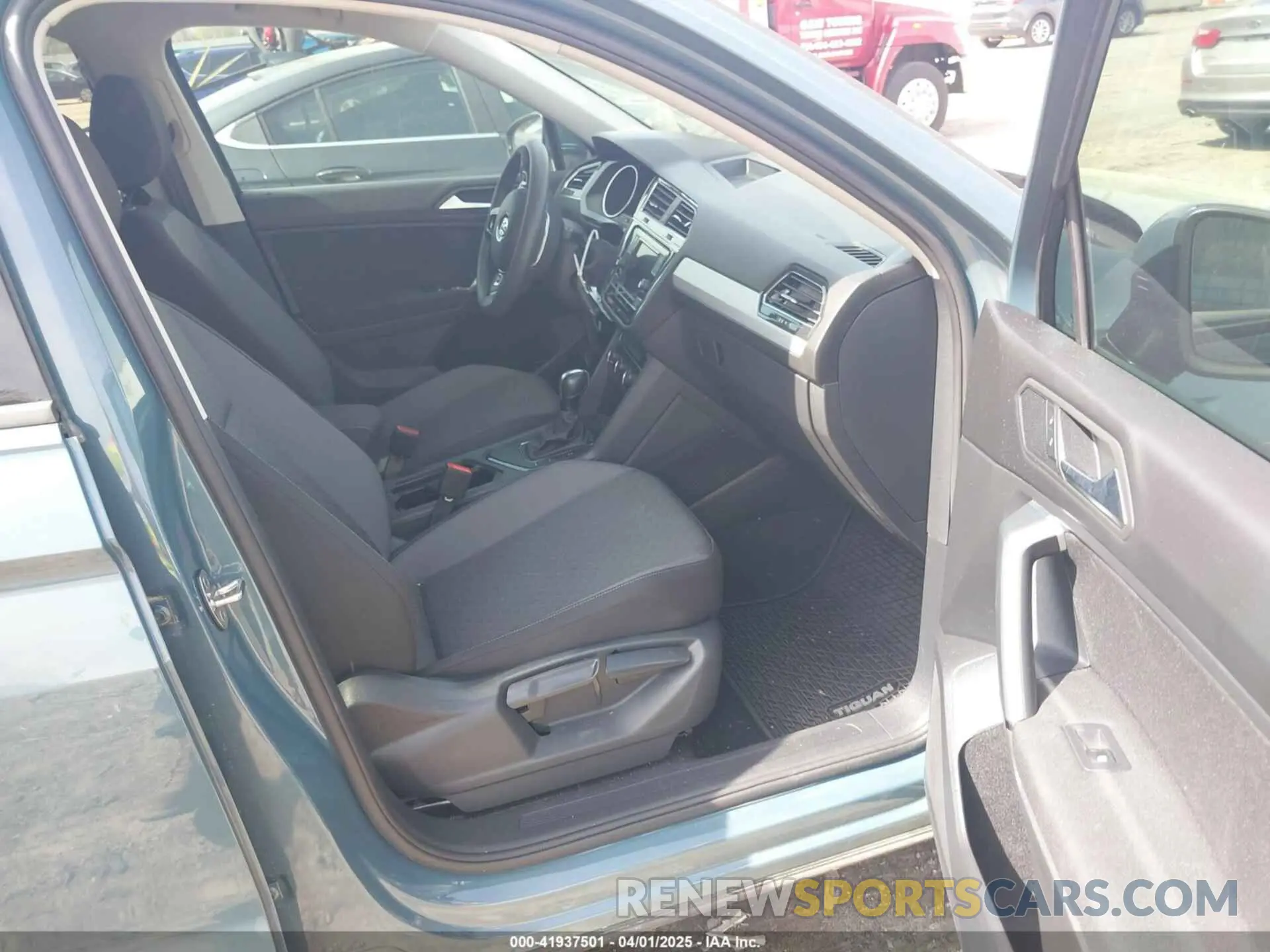 5 Photograph of a damaged car 3VV1B7AX2KM131063 VOLKSWAGEN TIGUAN 2019